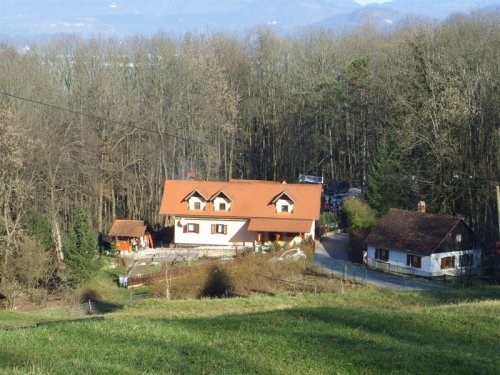 Od Fartka se povspnemo naprej kjer se prične lep razgled